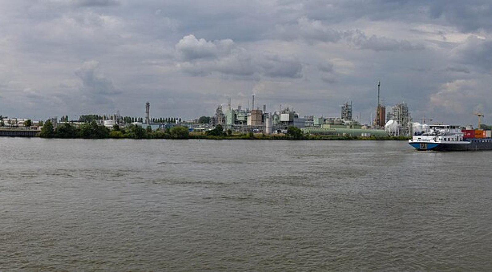 Foundation files lawsuit to force Chemours to halt PFAS emissions