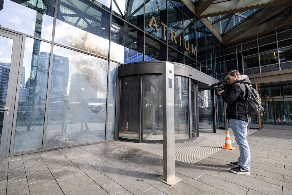 Islamic group claims small explosion outside Amsterdam office