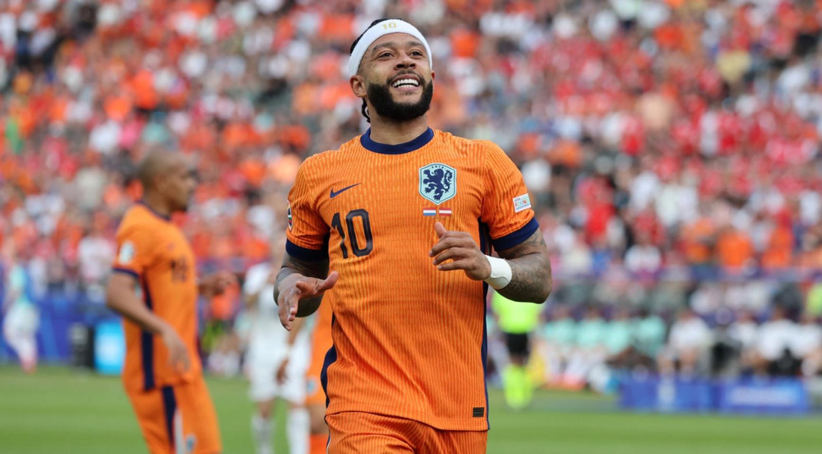 Memphis Depay faces race against time for World Cup after fresh injury