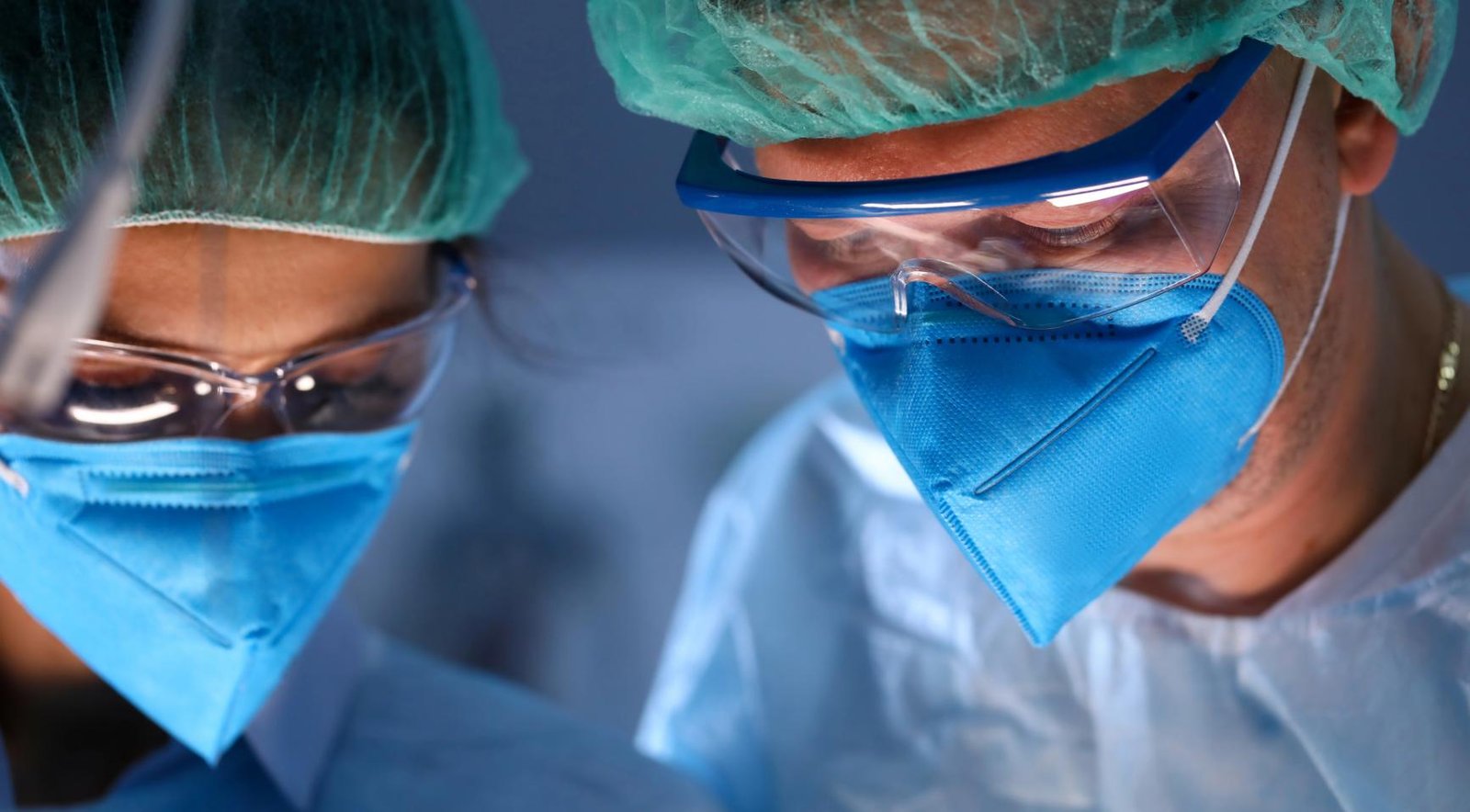 Amsterdam tribunal reprimands surgeon for calling assistant “donkey”