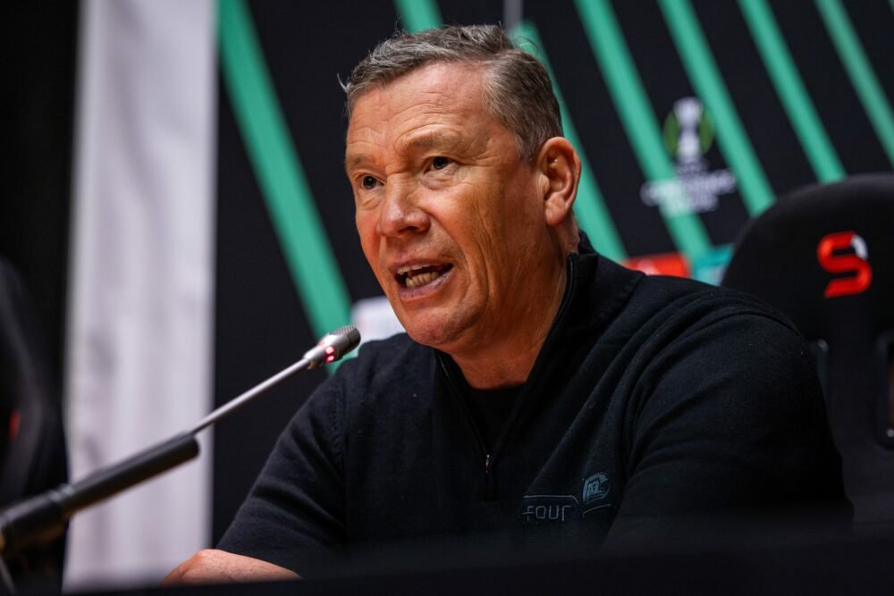 AZ’s European hopes take a knock after 3-0 defeat