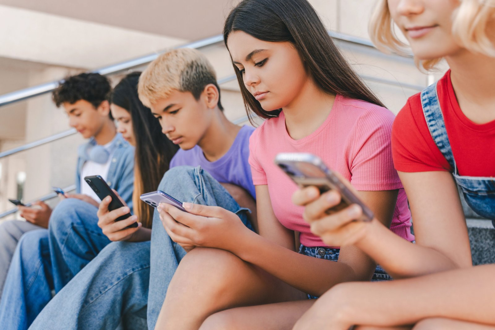 Parents back phone ban in schools, want more info on use of AI