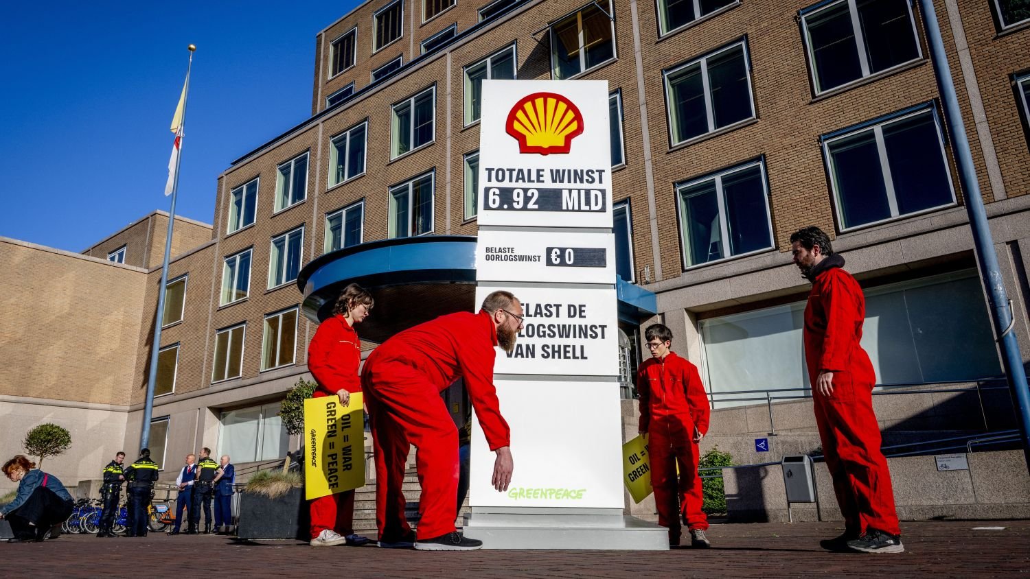 Shell books record profits amid Middle East conflict