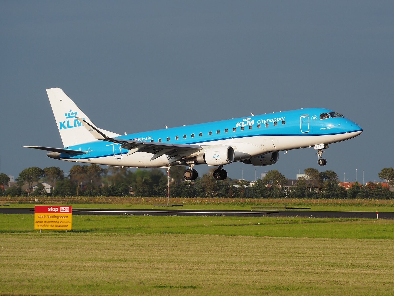 KLM flight delayed by “bomb on board” in Wifi hotspot name