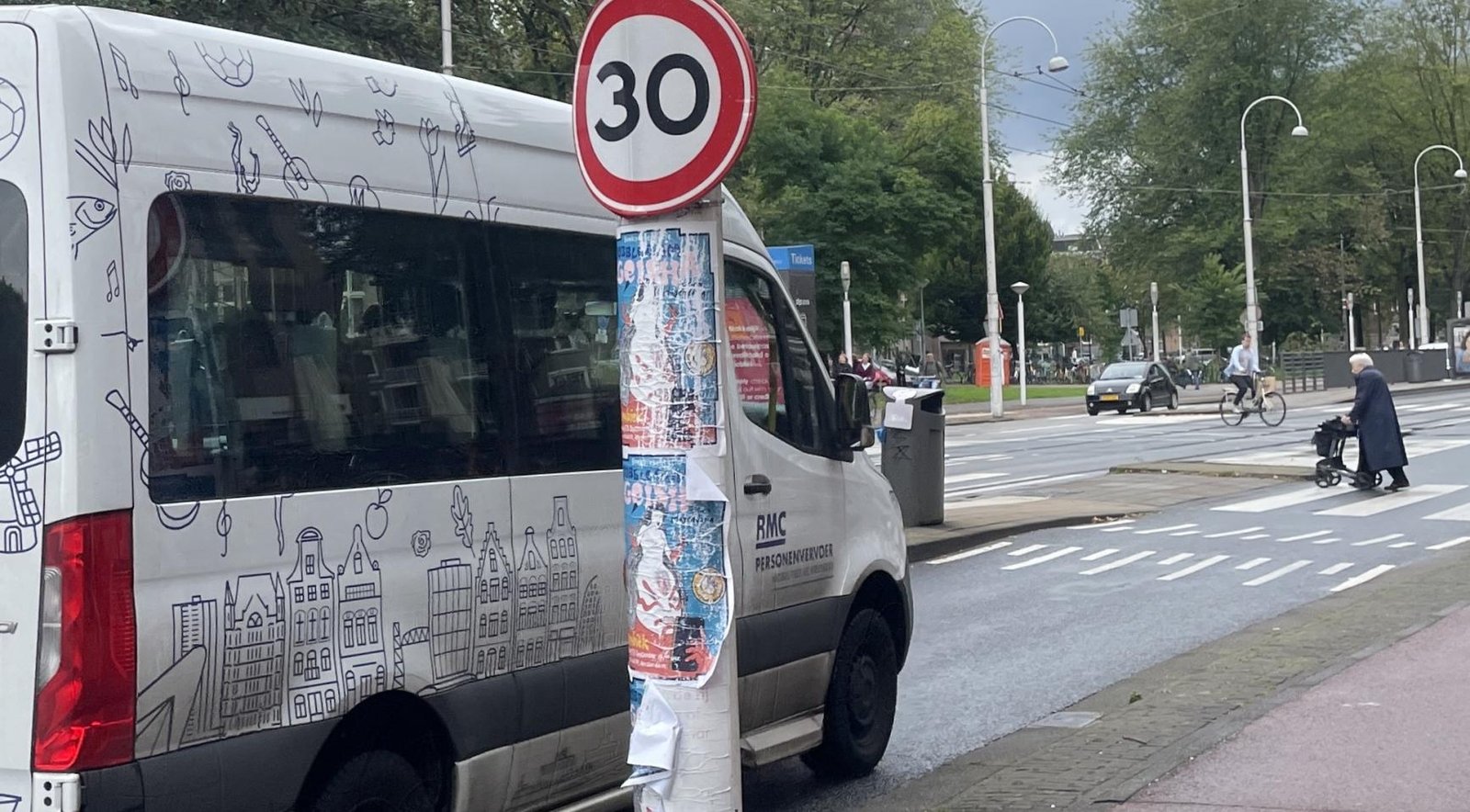 Amsterdam drivers still speed on 30 km/h roads as street design lags behind policy