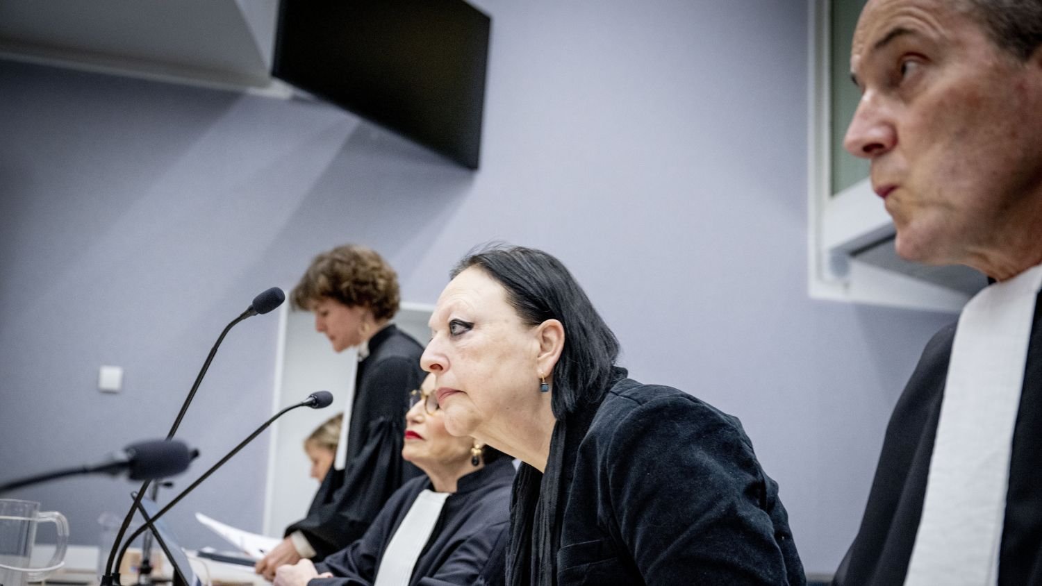 Court convicts Taghi lawyer but does not send her back to jail