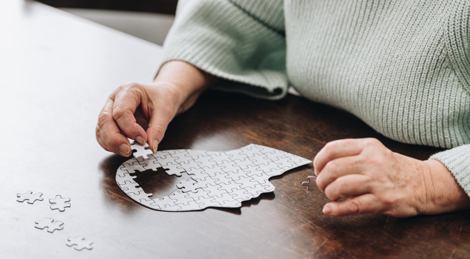 Dementia costs Dutch society €32 billion last year, study shows