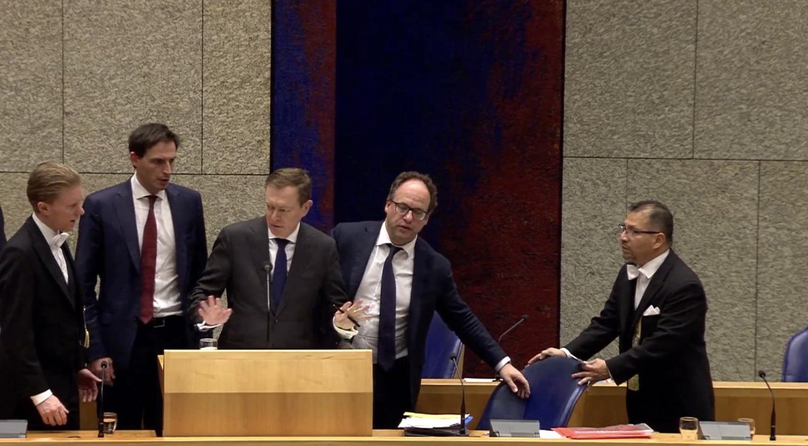 Dutch parliament to question virologist, fmr. Healthcare Min. today in Covid inquiry