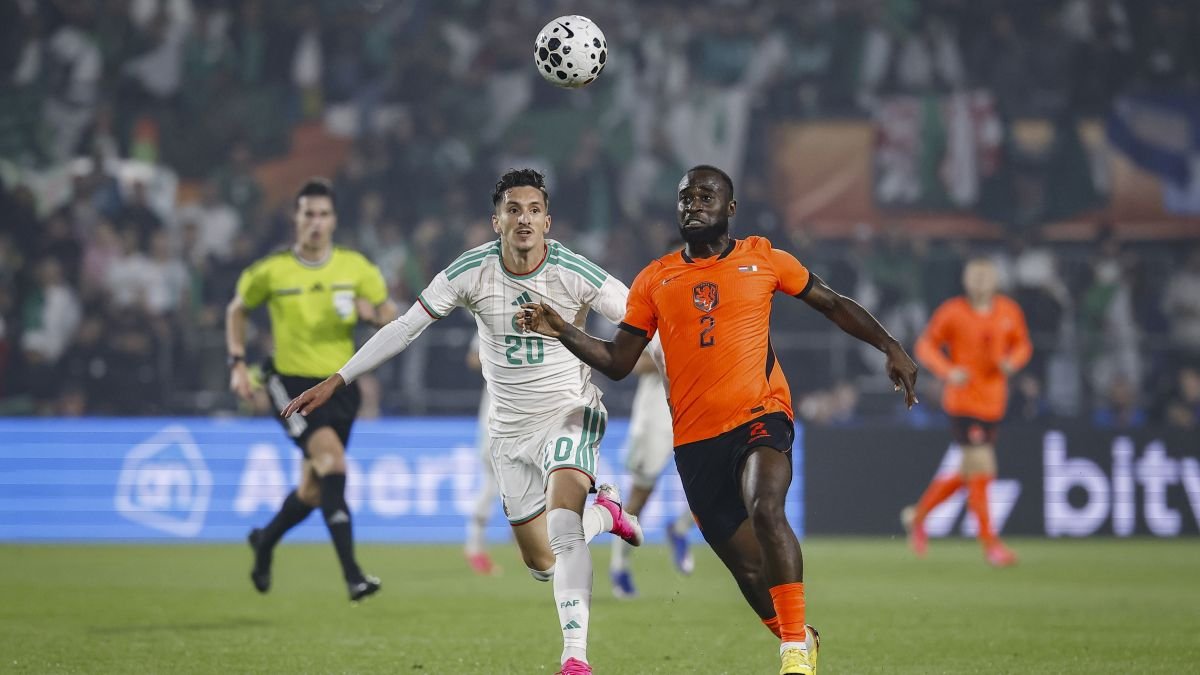 Dutch head to World Cup having lost warm-up 0-1 to Algeria
