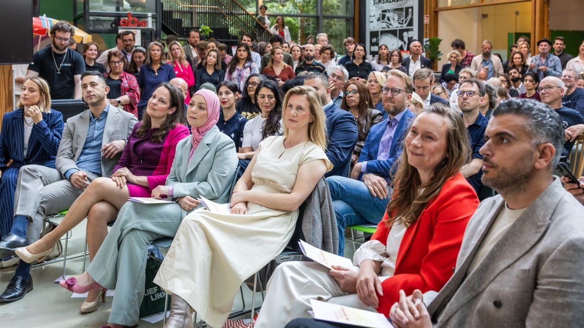 Does “Our Amsterdam” policy include internationals and startups?