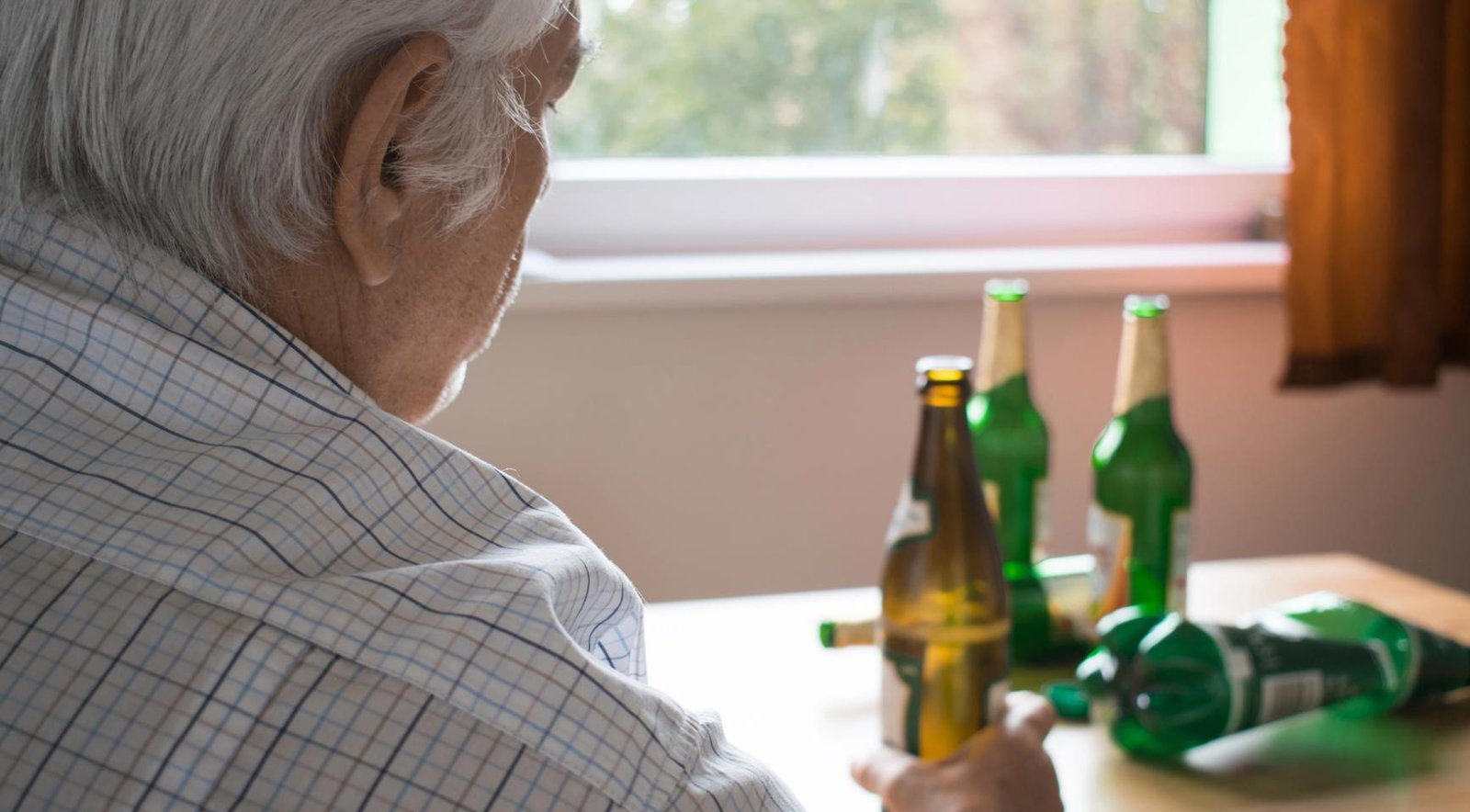 Nijmegen nursing home allows controlled drug and alcohol use for elderly with addictions