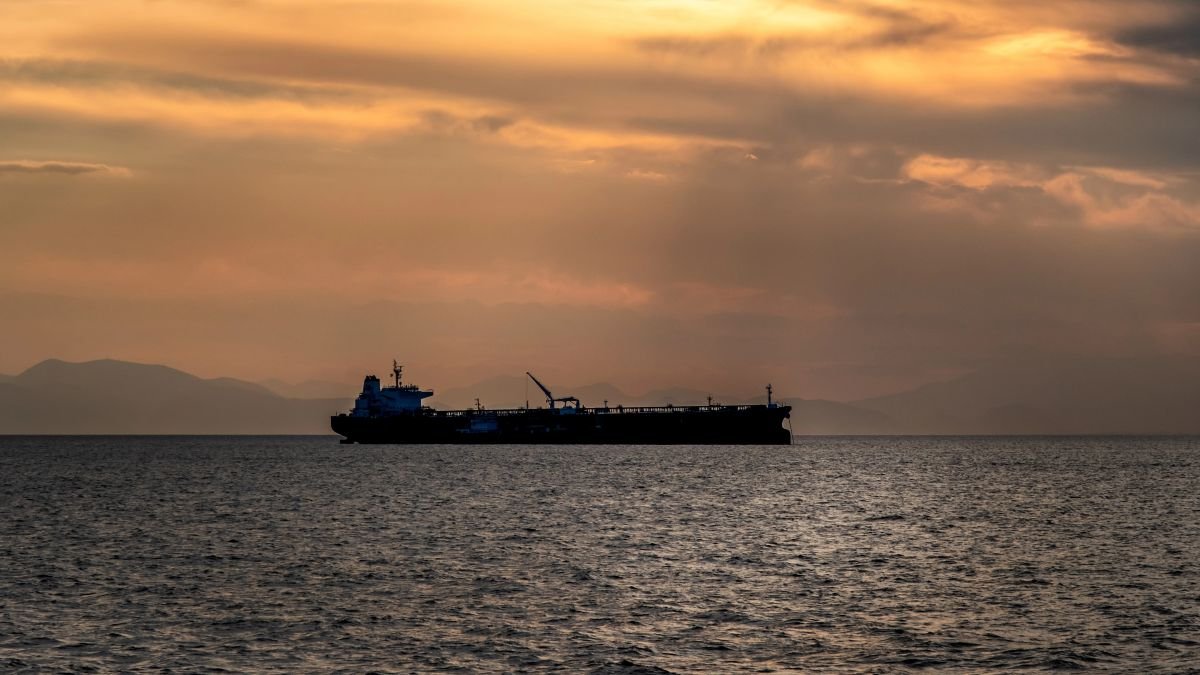 Dutch imports from the Gulf more than halve as Hormuz stays shut
