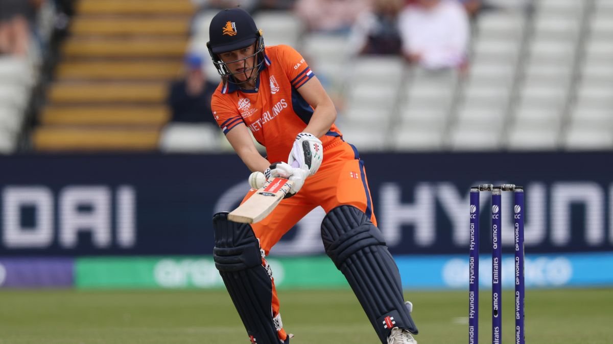 De Leede stars but Bangladesh edge Dutch women in World Cup