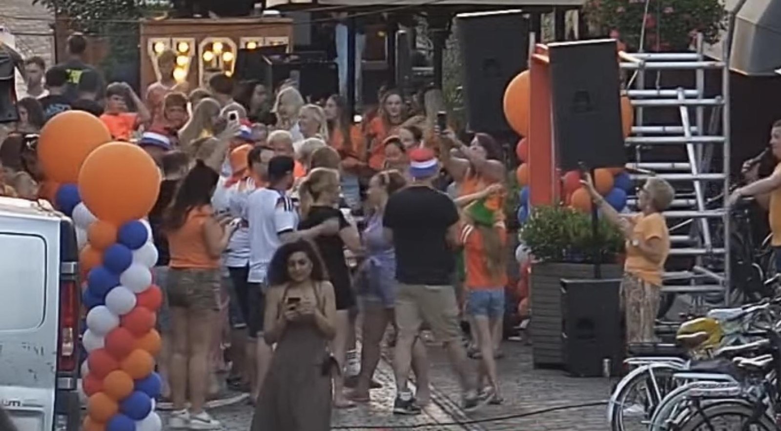 Royals congratulate Oranje as Netherlands strengthens World Cup position after 5-1 win