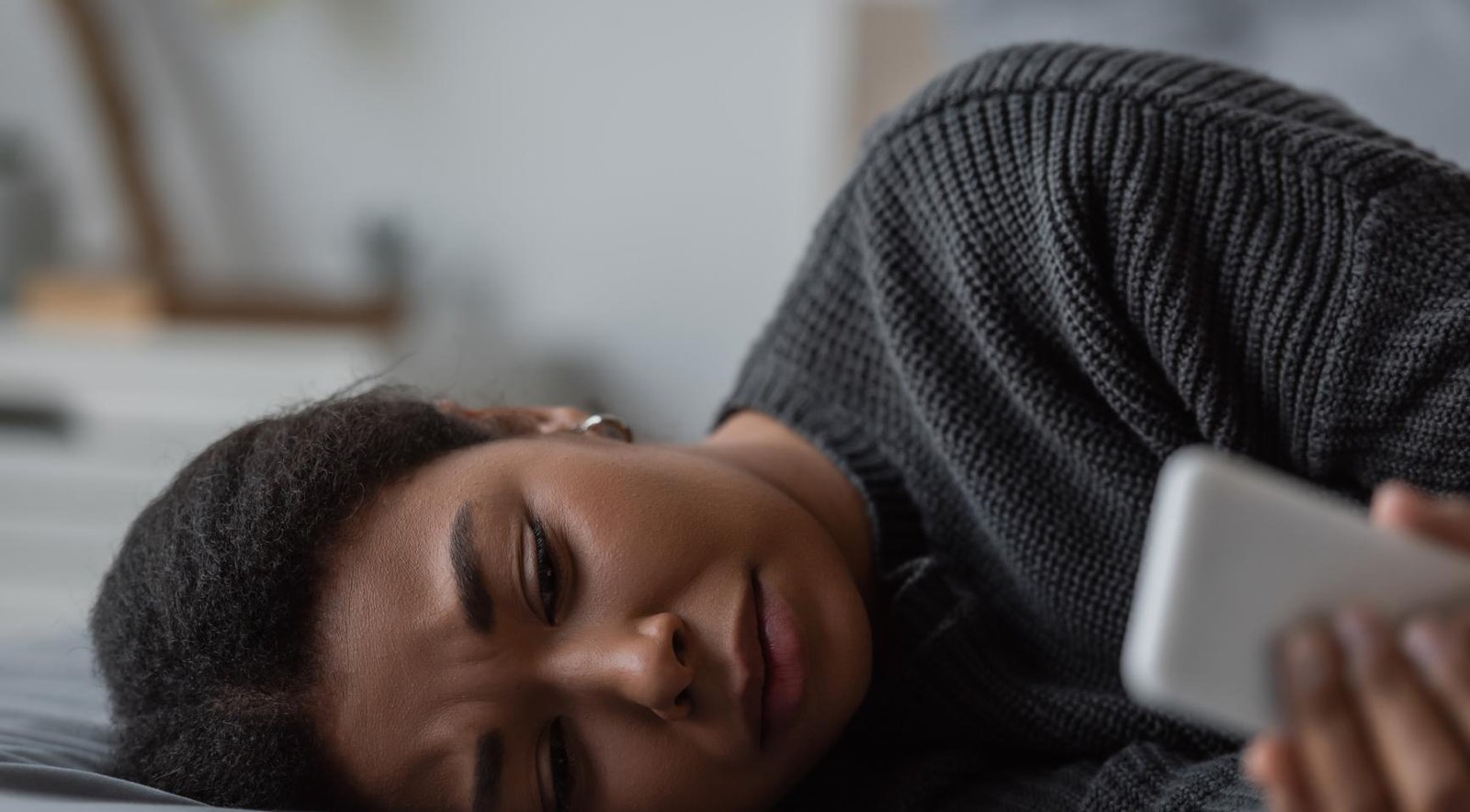 Experts: Mental health crisis deepens among young women in Netherlands