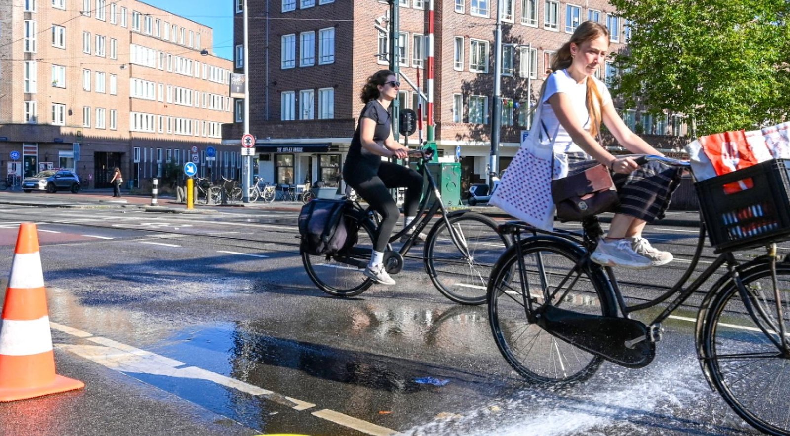 Heat: Schools implement special rosters, Amsterdam sets up cool-down spots