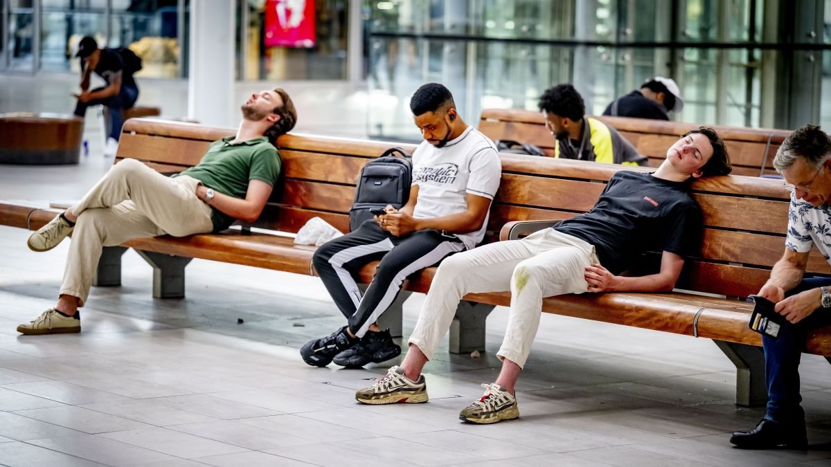 Strike over but heat keeps train services cut until Friday