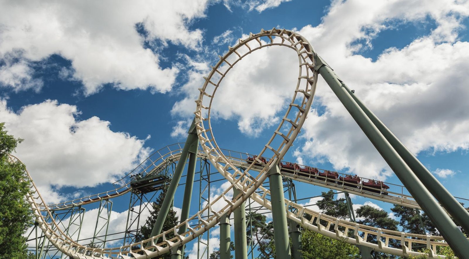 Walibi and Drievliet close theme parks Friday over heat; Efteling open to staff’s dismay