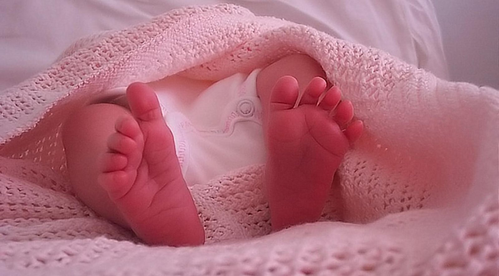 Woman gives birth on N44 highway in Wassenaar amid extreme heat