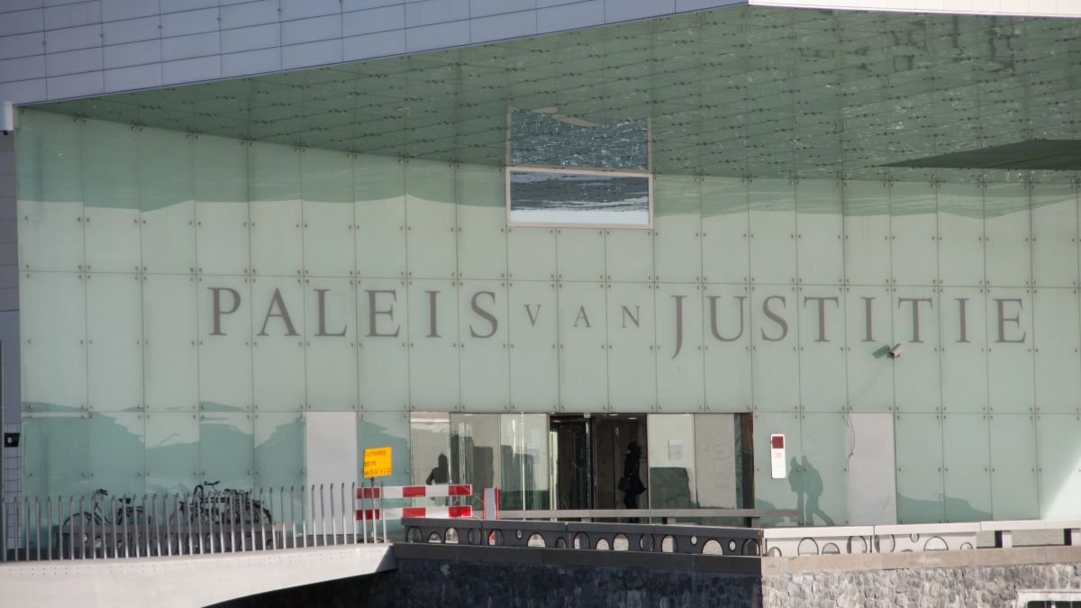 Hundreds of serious offenders get sentence cuts over delays