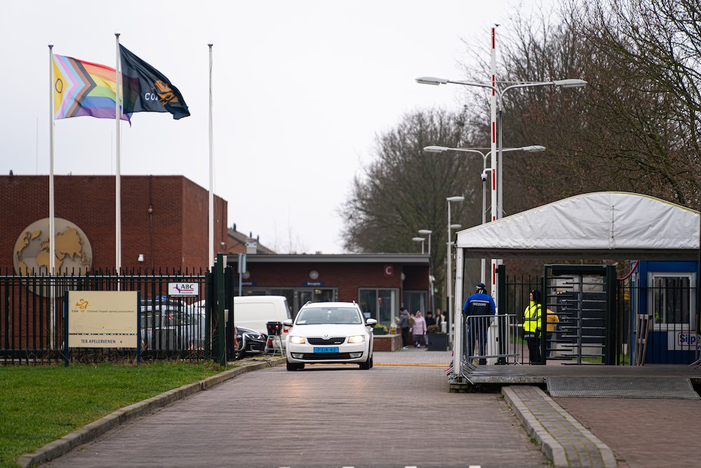 Van den Brink steps up pressure on councils to house refugees