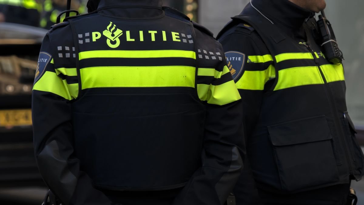 Bullet hits city bus in Rotterdam shooting