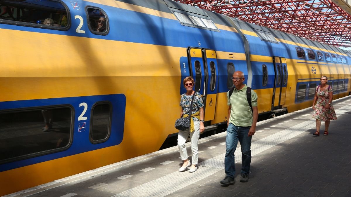 NS off-peak summer pass draws 270,000 in first month