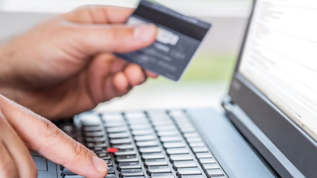 Police break up €100m-a-month investment fraud ring