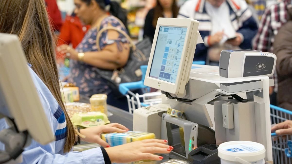 Consumers think inflation is far higher than it really is: CBS