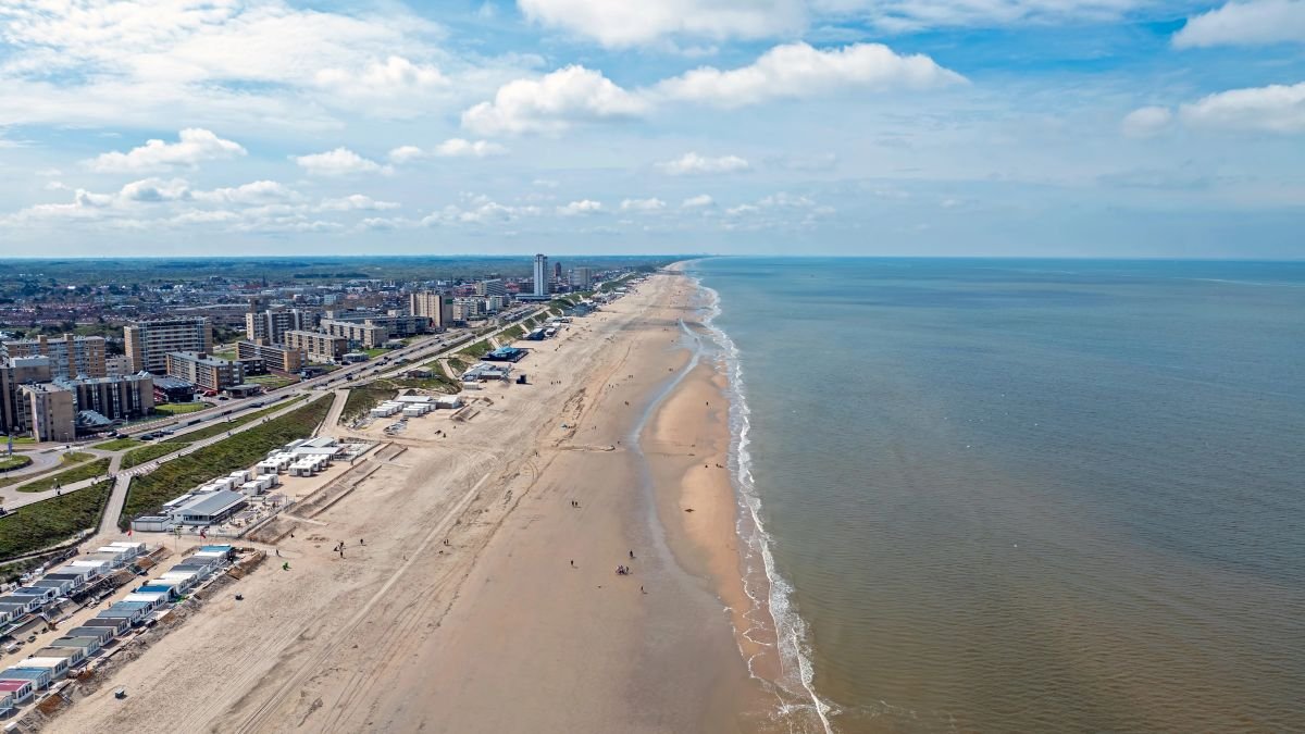 Pavilions on Zandvoort nudist beach go on sale for €3.48m