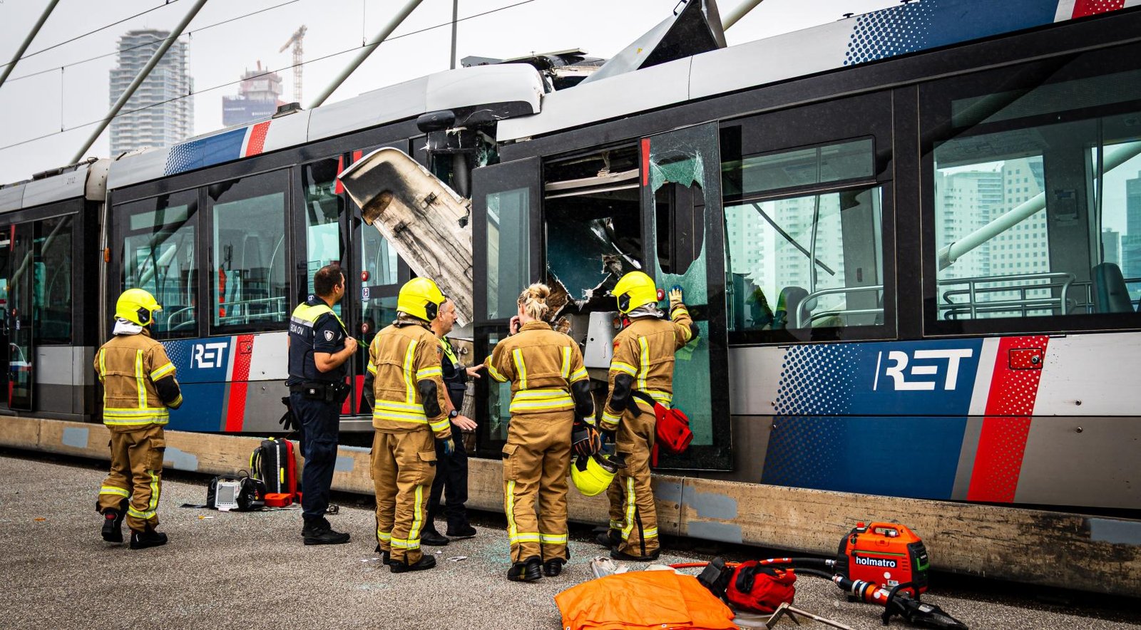 Two Rotterdam trams crash on Erasmus Bridge; At least 15 hurt