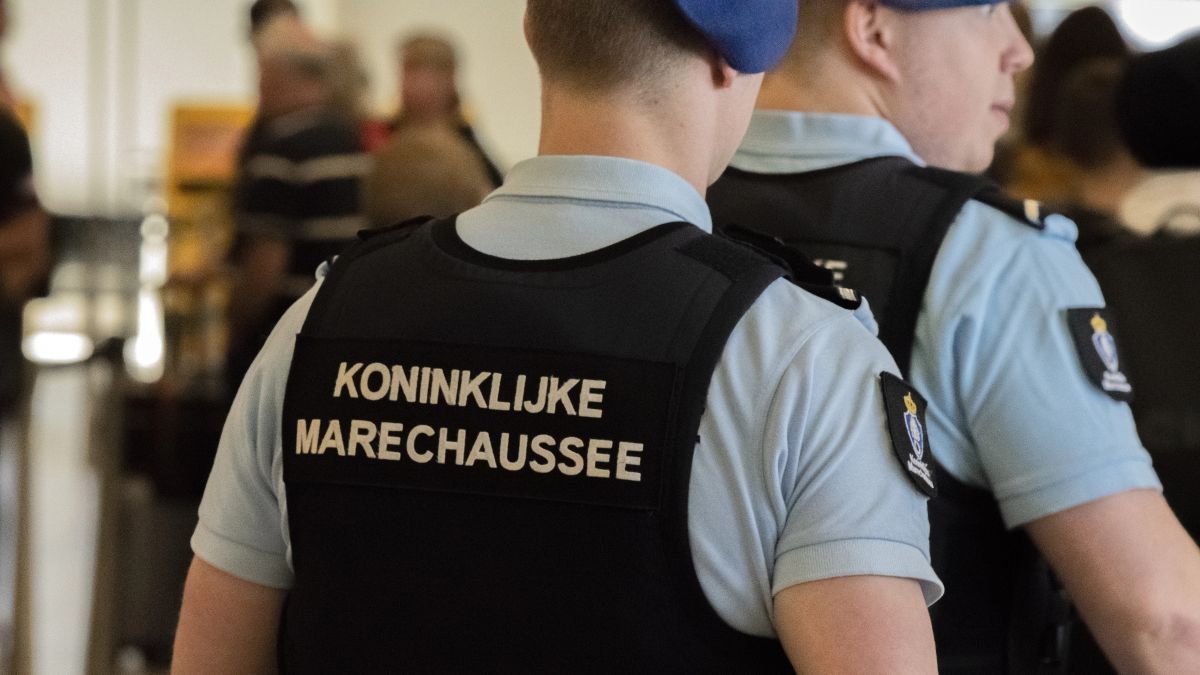 Three arrested over €5m smartphone heist near Schiphol