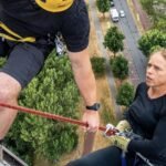 Rotterdam mayor abseils from Euromast despite fear of heights
