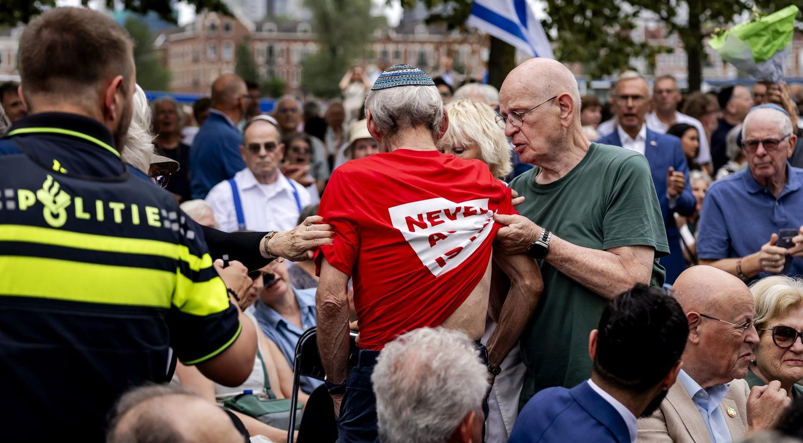 Protesters disrupt Rotterdam Holocaust memorial during Israeli ambassador’s speech