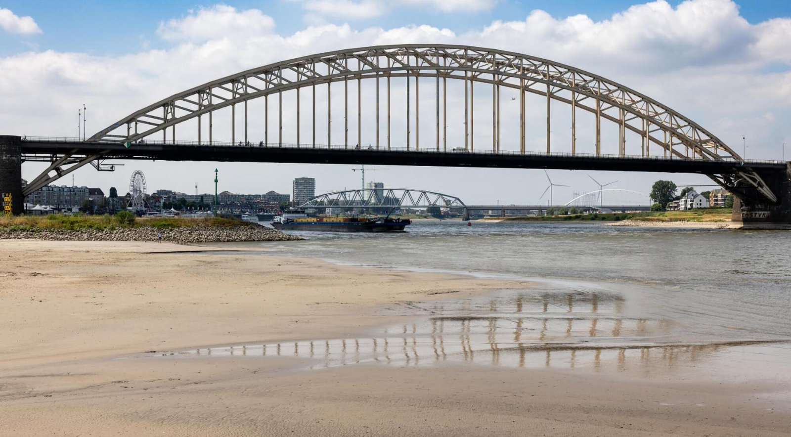 Rhine reaches lowest water level ever recorded at Dutch border