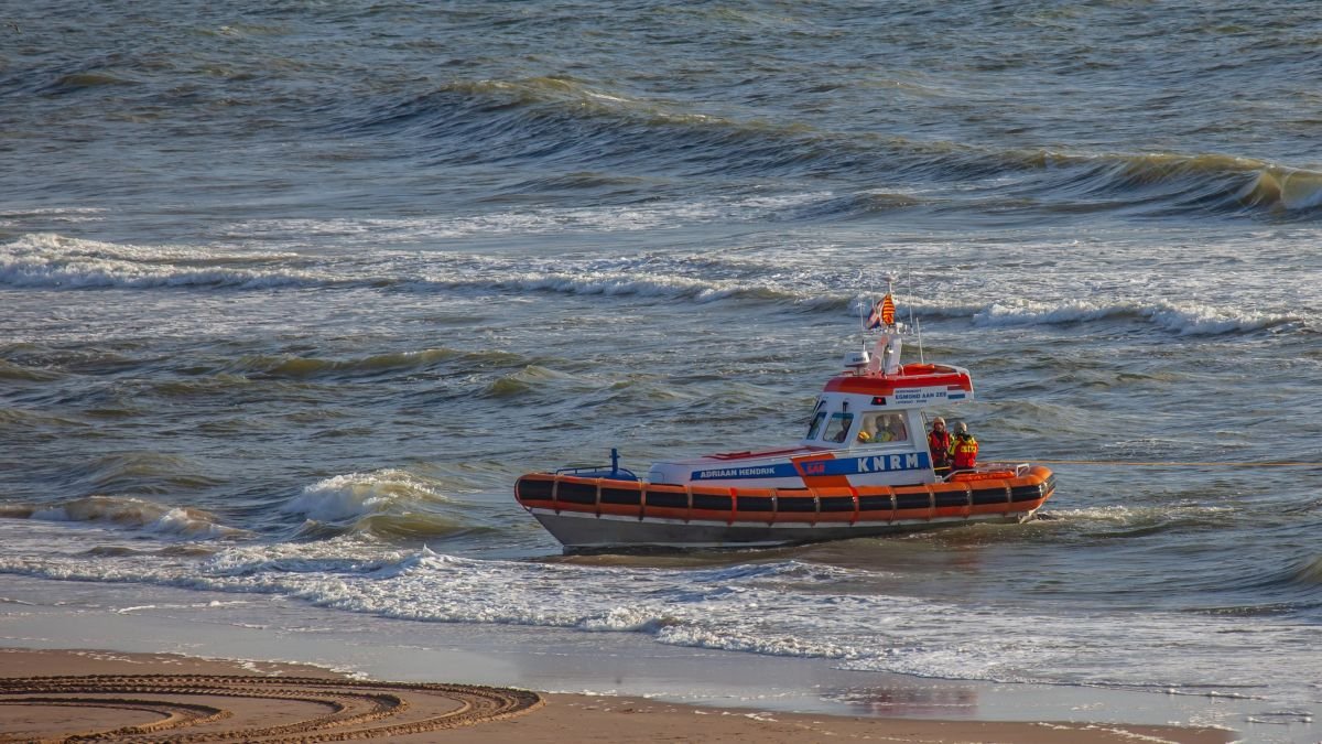 Two women die trying to help a child in the sea at Callantsoog