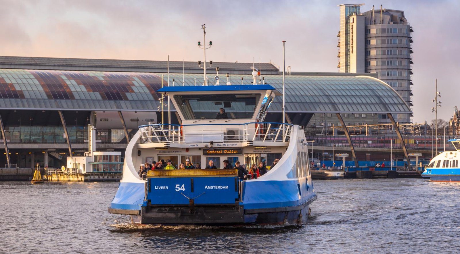 Possible strike by Amsterdam ferry crews over one-skipper plan
