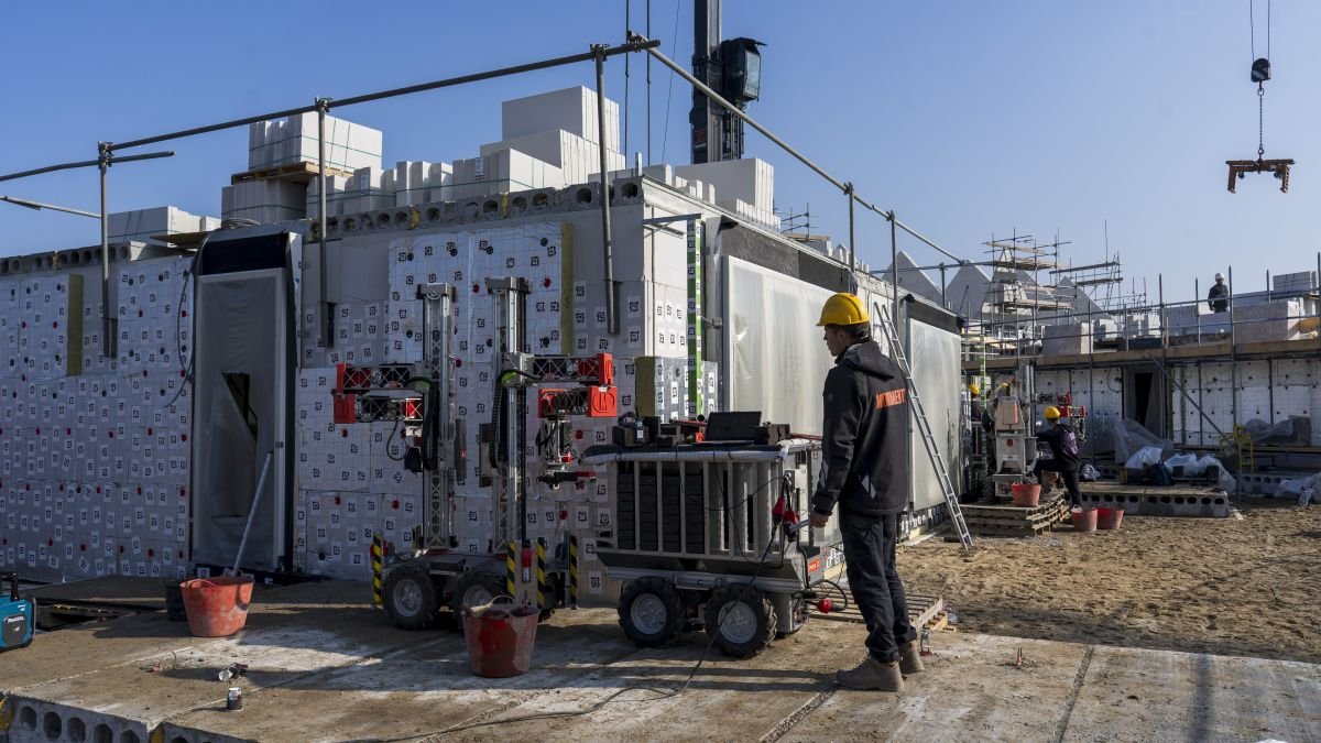 Amsterdam’s robot bricklayers take on the Dutch housing shortage