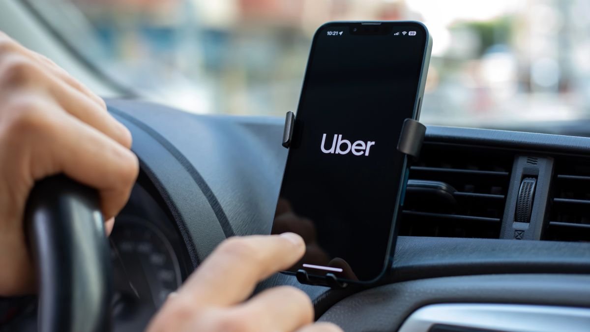 Dutch privacy watchdog fines Uber €825m over drivers’ rights