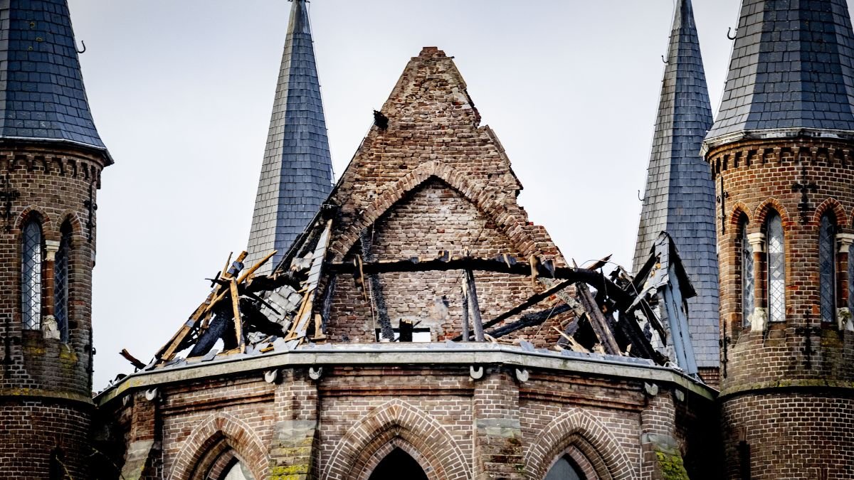 Vondelkerk fire investigation ends in mystery, police say