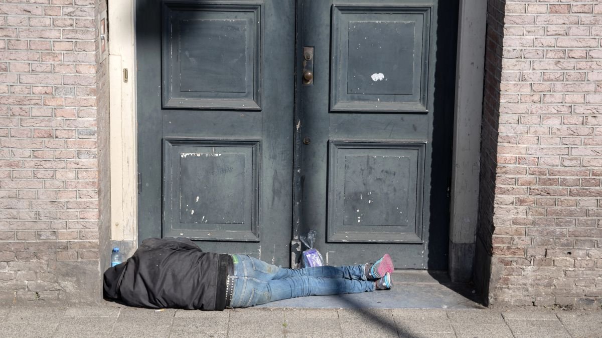 Amsterdam mayor wants to scrap fines for sleeping outdoors