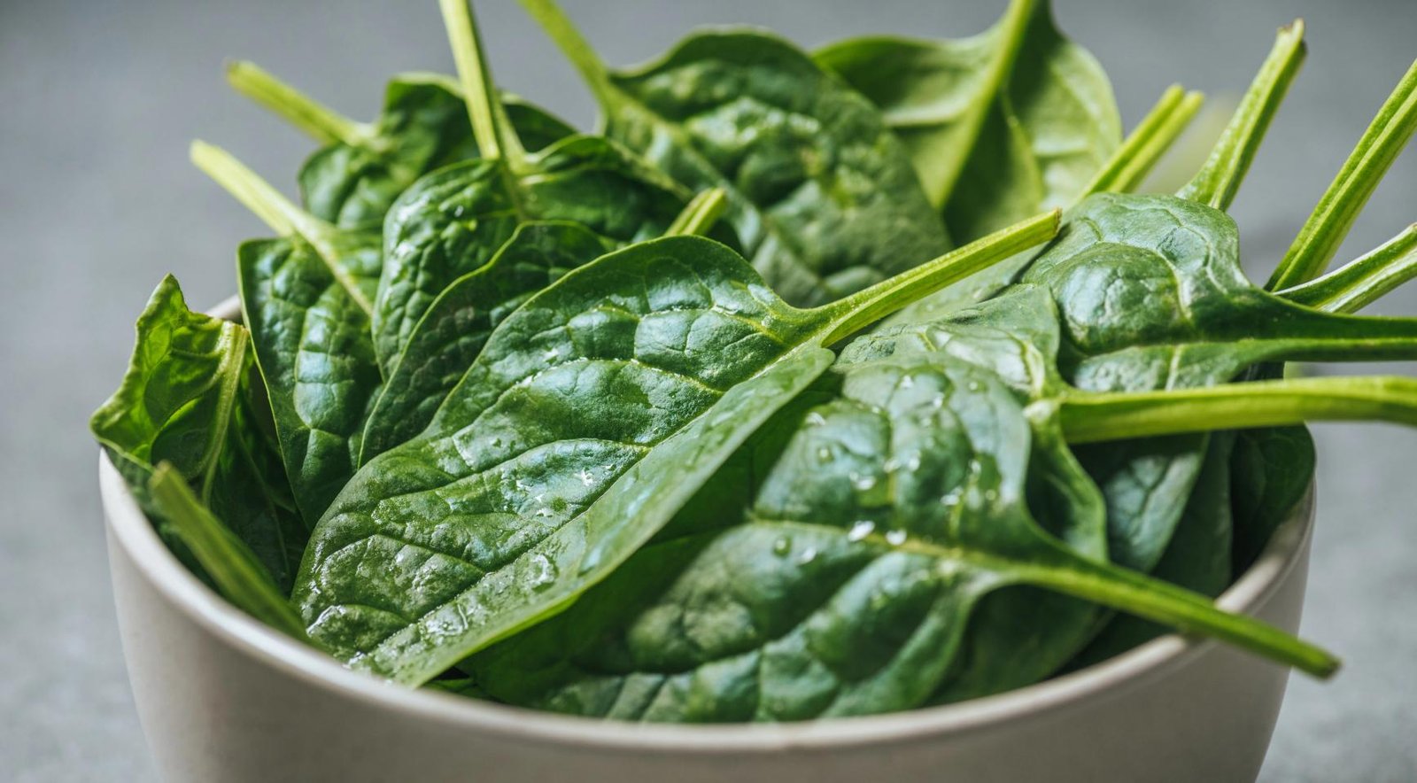 Spinach now ranks as most pesticide-contaminated vegetable in Dutch guide