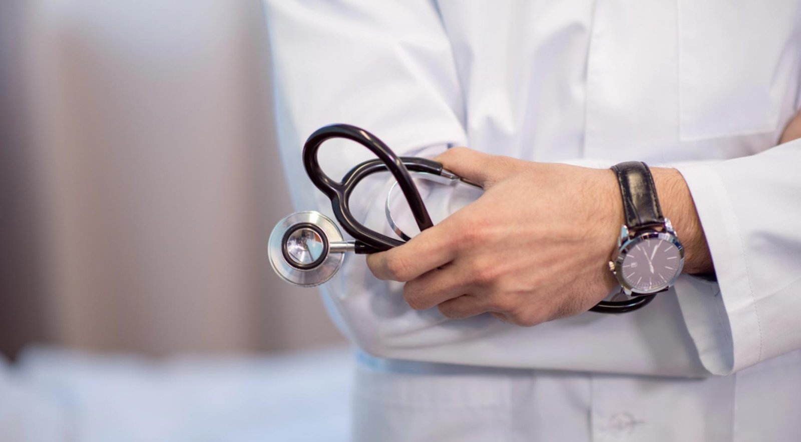 Gov’t hikes price of competency test for foreign doctors to €7,100, despite shortages