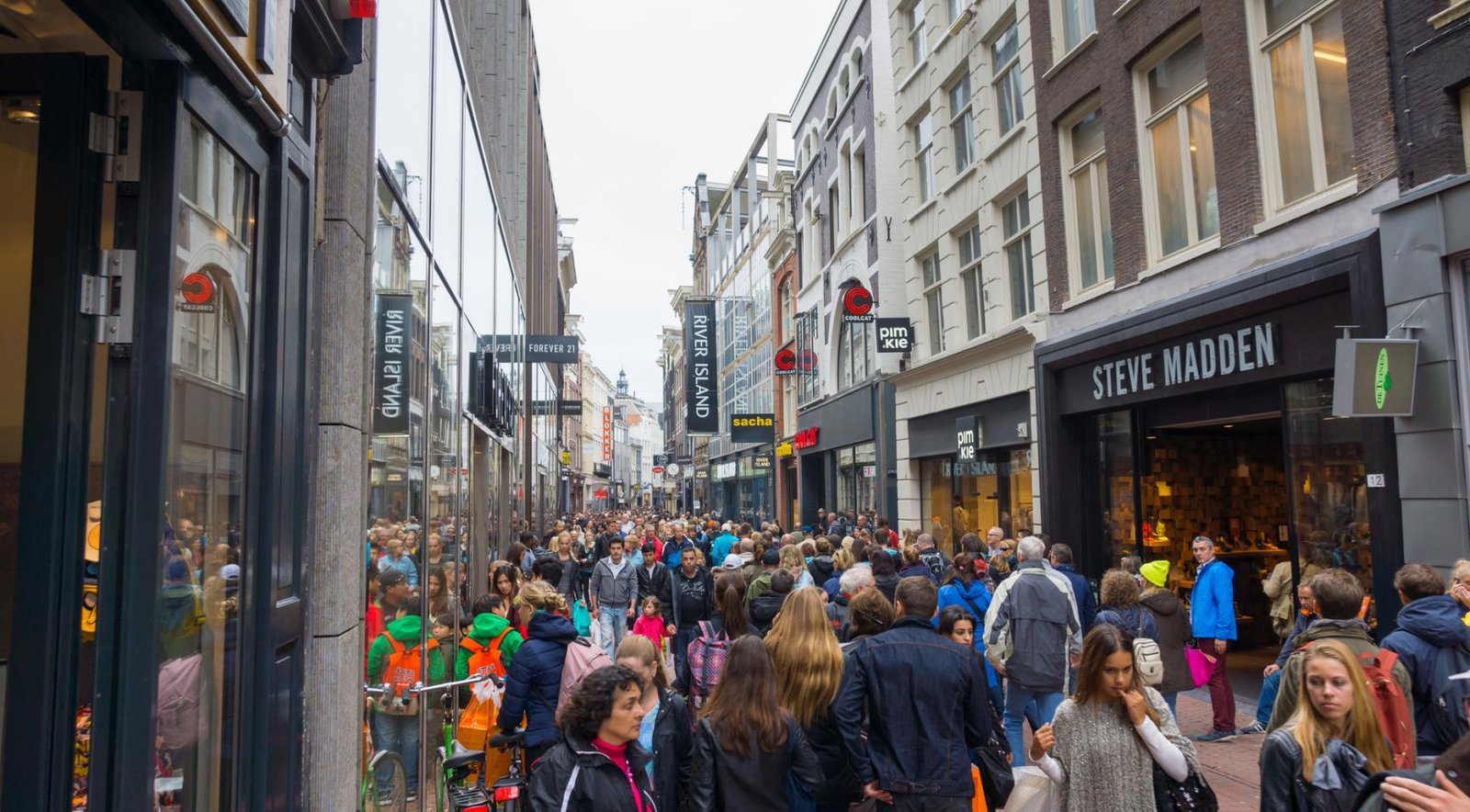 Dutch consumer confidence is slightly less negative in September