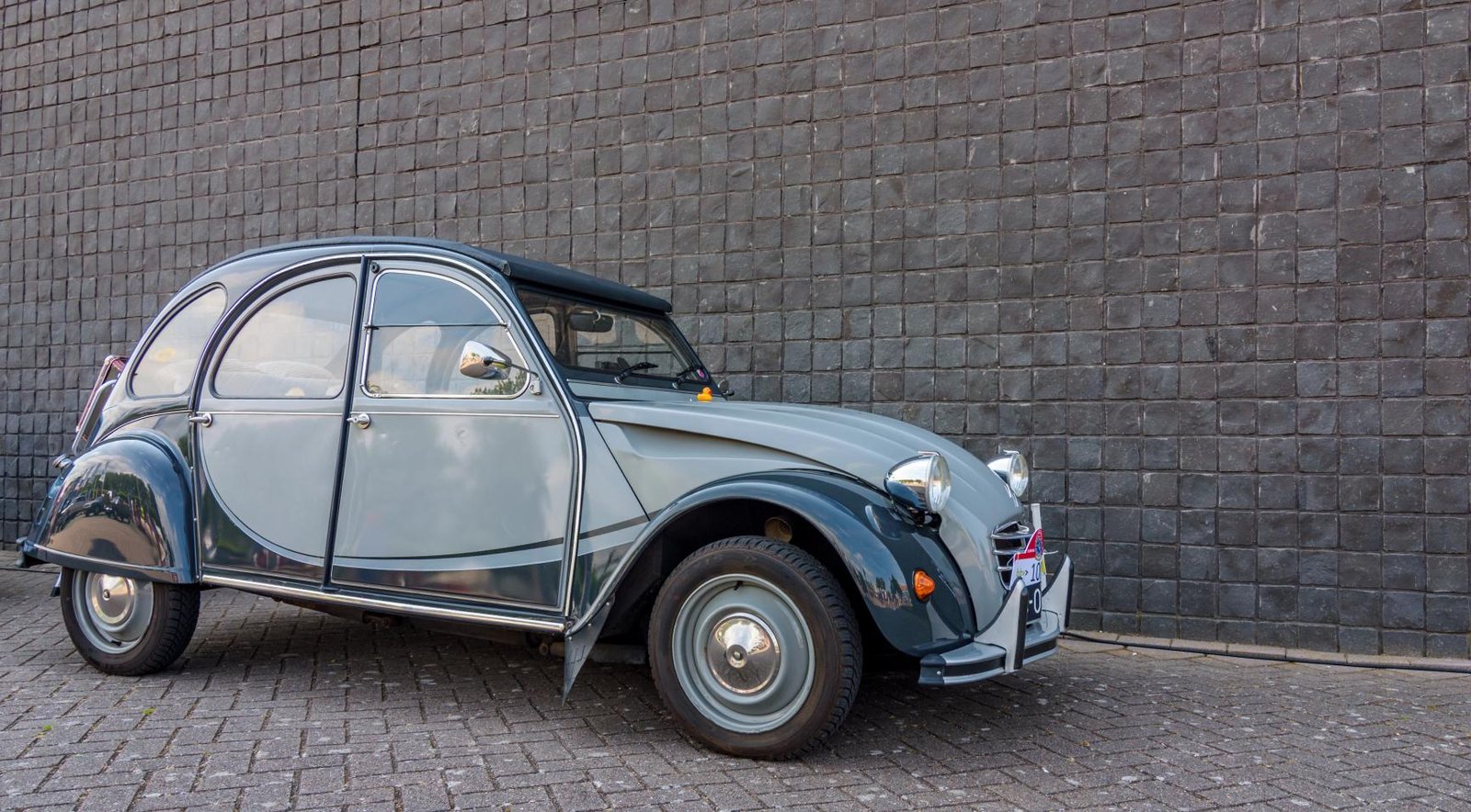 Hundreds of Citroen 2CV sedans to hit the classic market after owner sells collection