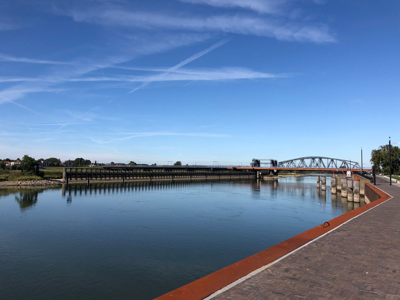Ships on IJssel restricted to one-way traffic as drought lingers