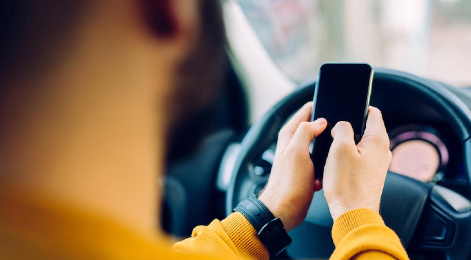 Holding phone behind the wheel causes 56% surge in Dutch traffic fines
