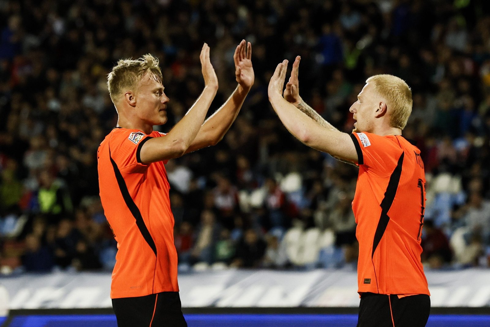 Meerdink double gives Xavi first win as Oranje coach in Belgrade