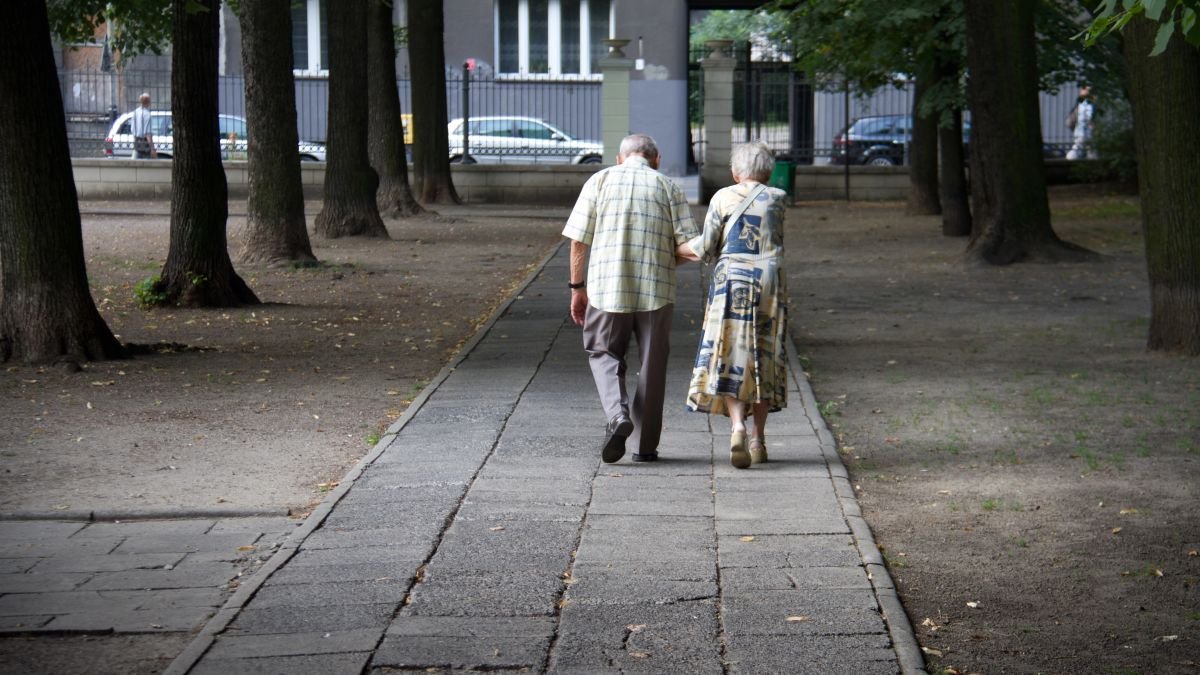 More people dying from falls, 21 a day on average: CBS