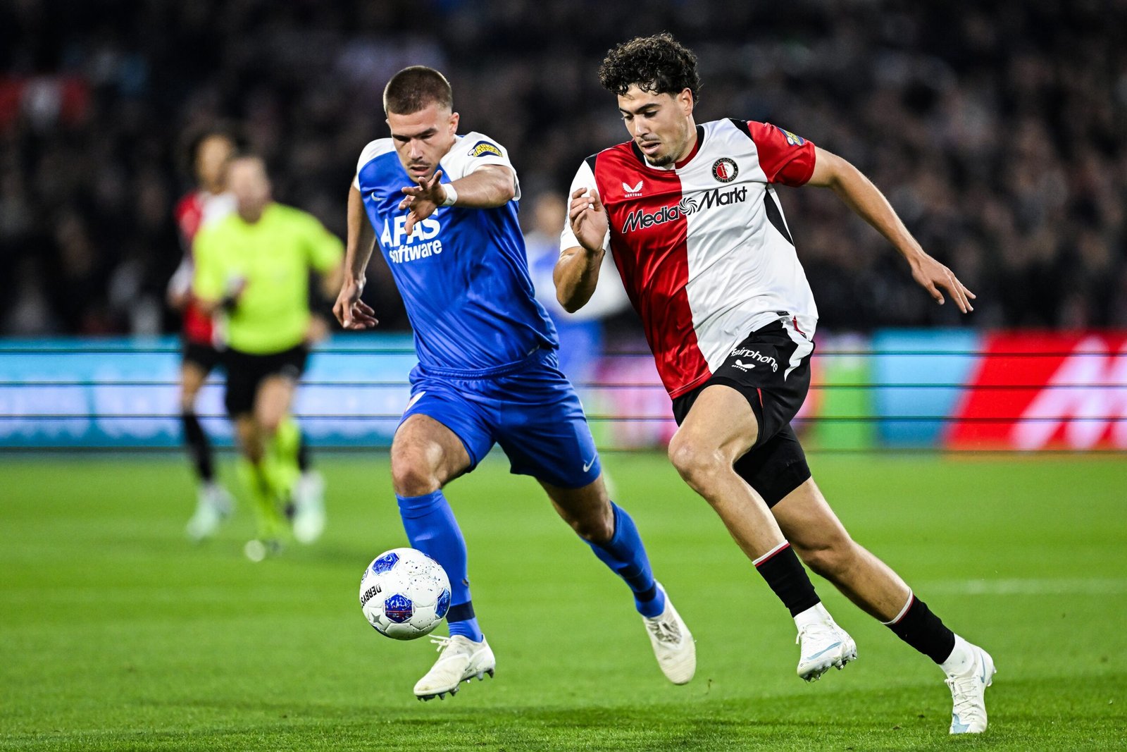 Feyenoord top Eredivisie as AZ left seething over denied penalty